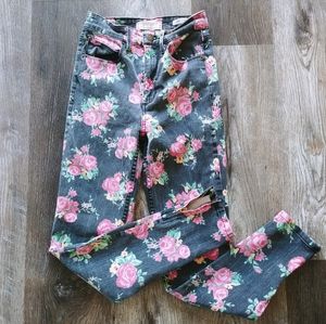 Guess Girls Floral Jeans. 3 Zip Crop Stretchy Denim Size 23 Jeans. Zips on Hems.